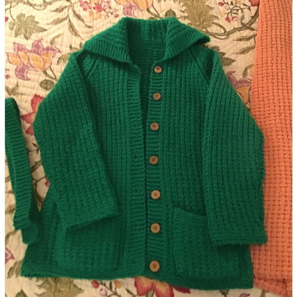 HANDCRAFTED KNIT GREEN HEAVIER  WEIGHT CARDIGAN. - Picture 1 of 2